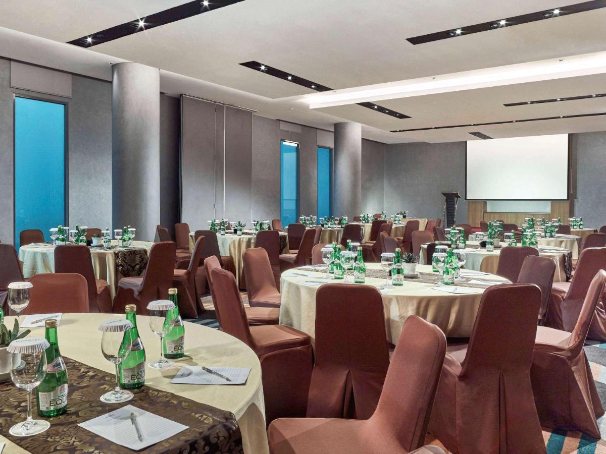 Novotel Karawang Luaran gambar