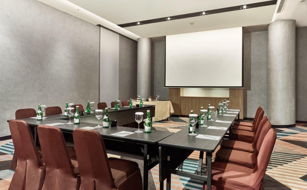 Novotel Karawang Luaran gambar