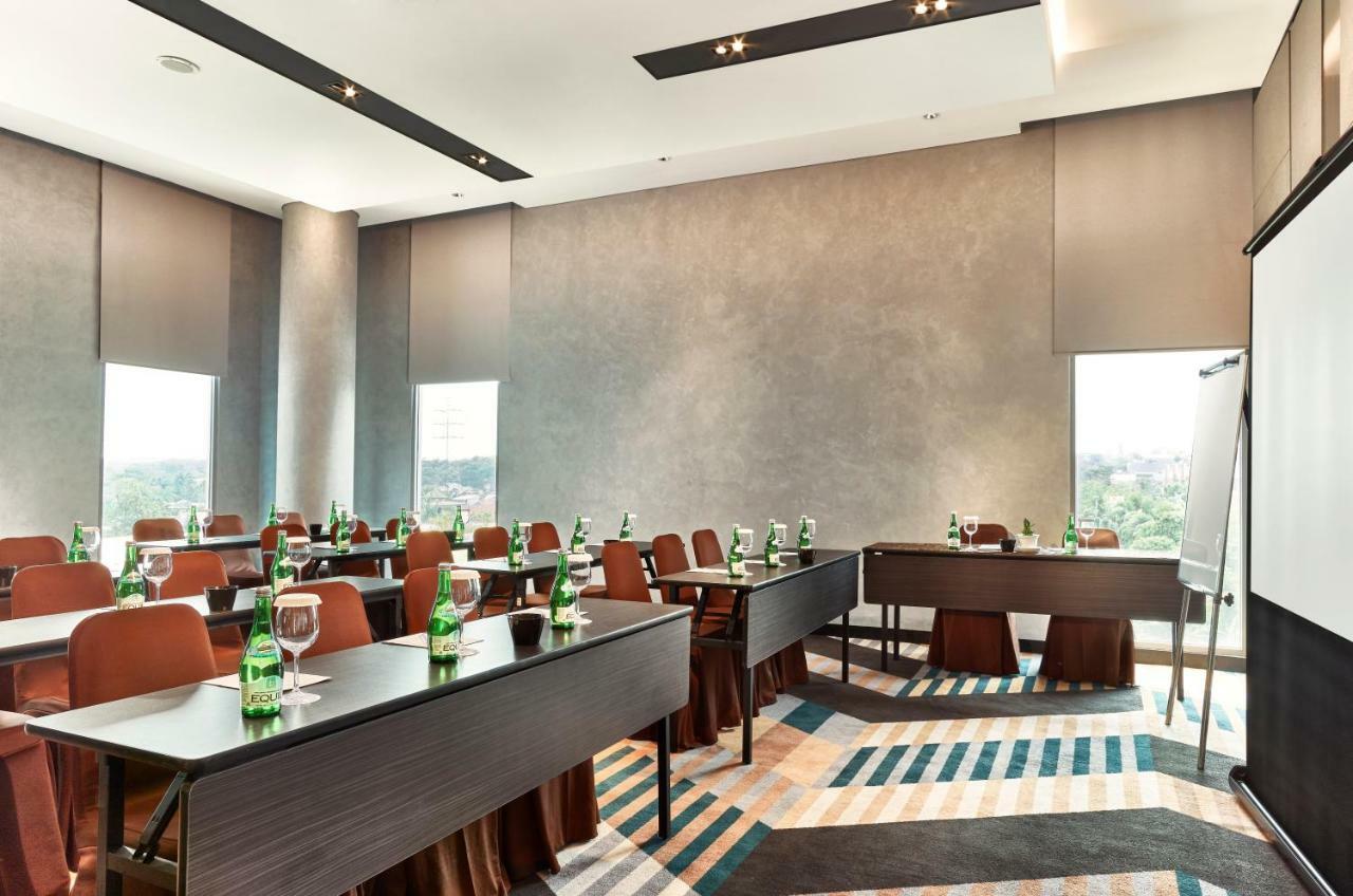 Novotel Karawang Luaran gambar