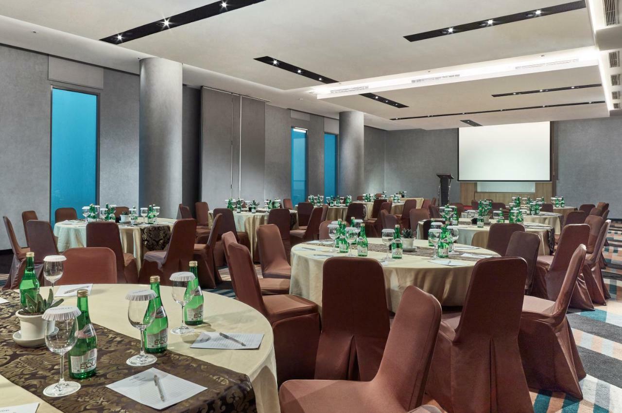Novotel Karawang Luaran gambar