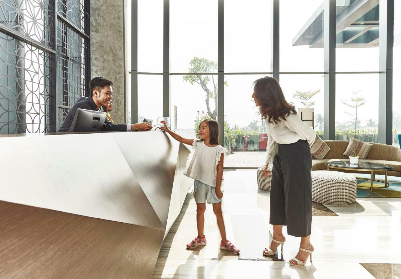 Novotel Karawang Luaran gambar